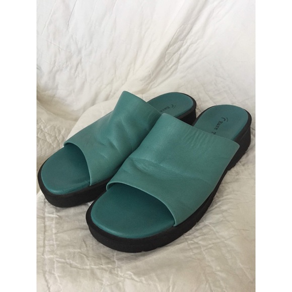 bare traps rebecca sandal